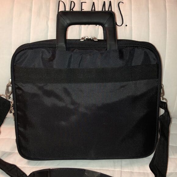 Dell Tech Padded Laptop Travel Bag with a Crossbody Strap - Picture 3 of 13